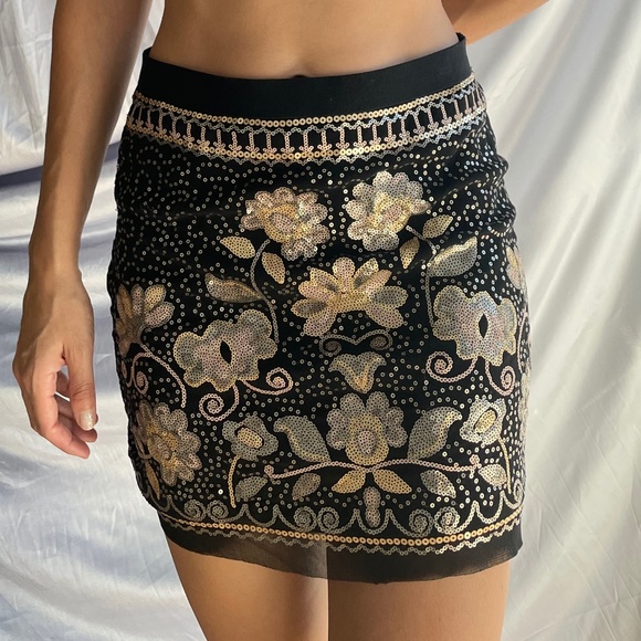 Chelsea & Violet Black Skirt With Gold Floral Sequins, Womens Size Small - Picture 1 of 8